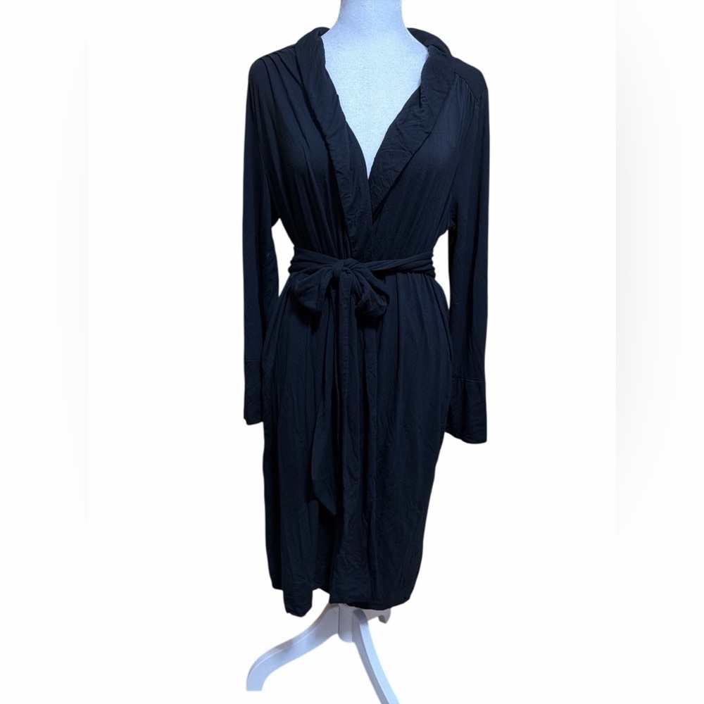 Soma Classic Wrap Style Black Women's Short Robe with Belt.  Size S/M.